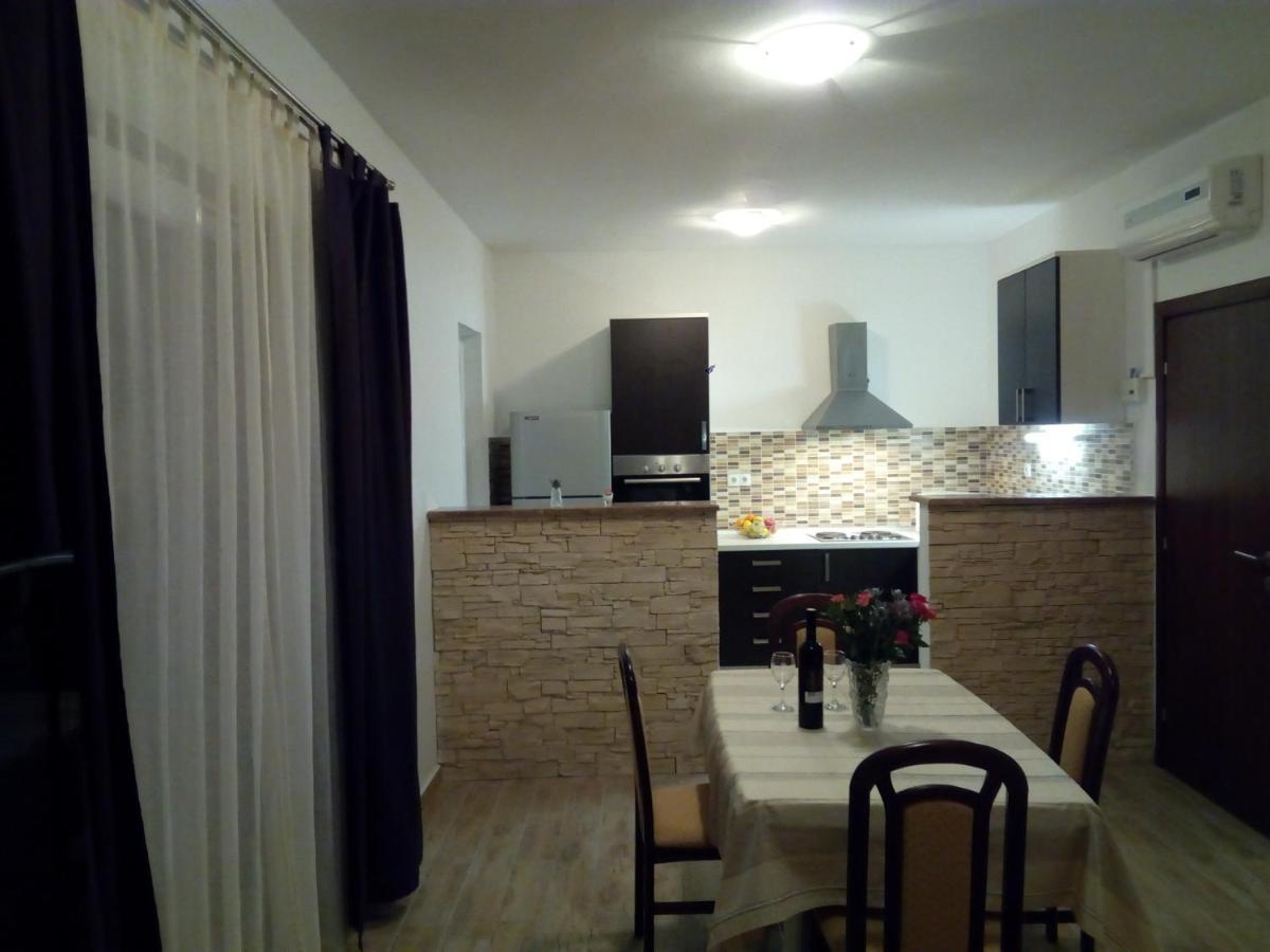 Apartment On The Beach Lokva Rogoznica Exterior foto
