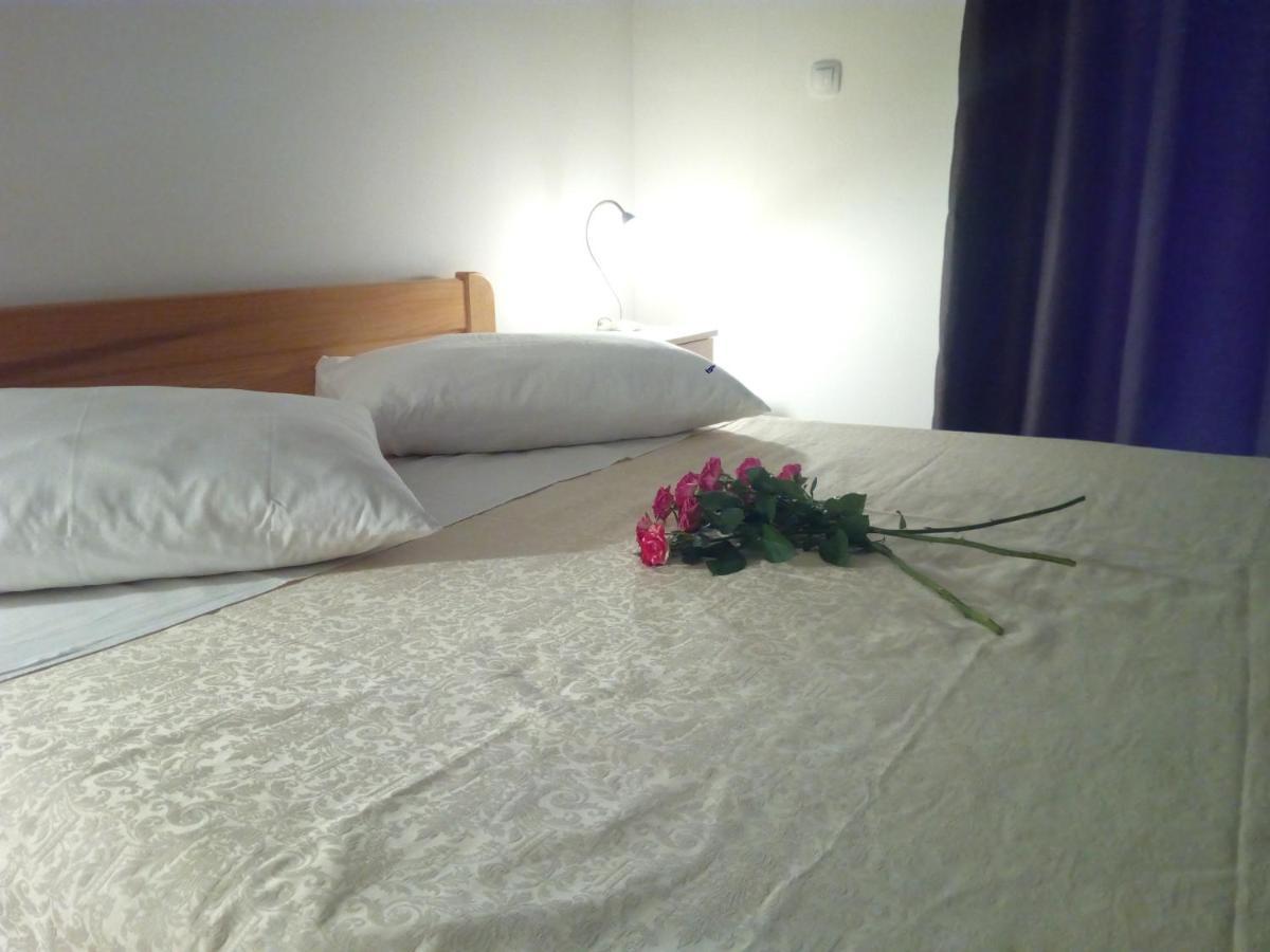 Apartment On The Beach Lokva Rogoznica Exterior foto